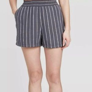 Universal Thread Size Medium Pull-on Shorts